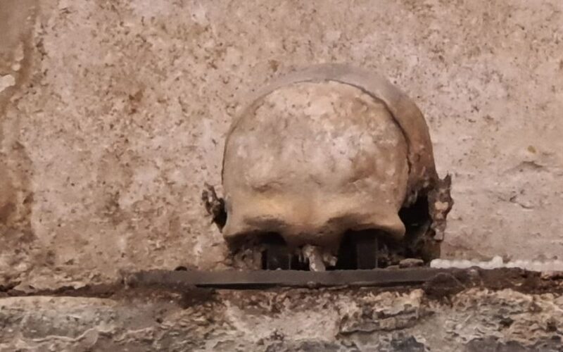 Il Mistero della Capuzzella con le Orecchie: Segreti Sacri e Profani di Santa Luciella a Napoli