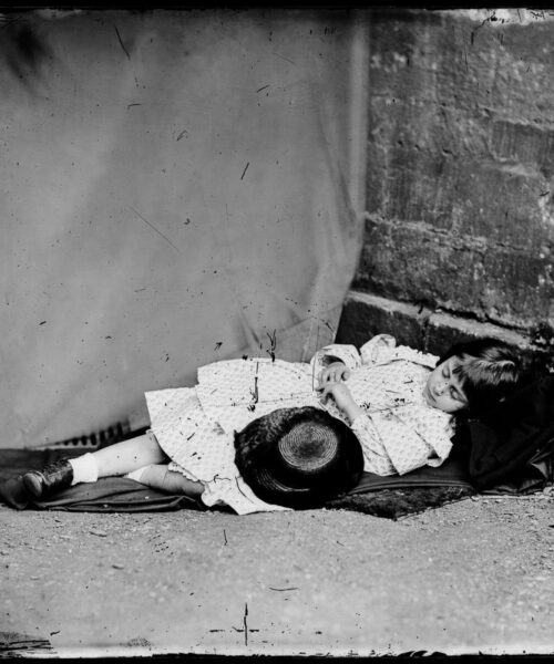 Dietro l’obiettivo di Lewis Carroll: un lato inedito del creatore di ‘Alice nel Paese delle Meraviglie’