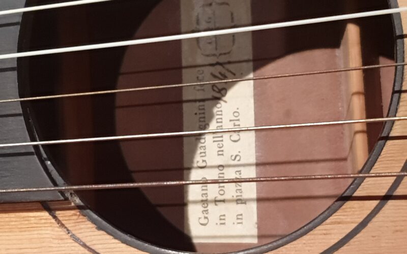Chitarra terzina di Gaetano Guadagnini (1847)
