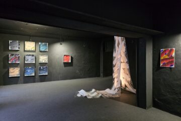 Angelo Molinari: il colore che vibra tra luce, spazio e materia